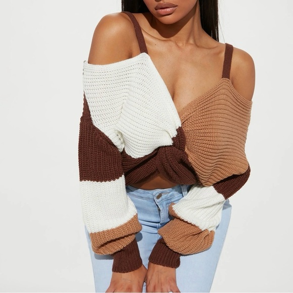 NWT Tri-Color Twisted Front Cold Shoulder Knit Sweater - Medium - Picture 1 of 5